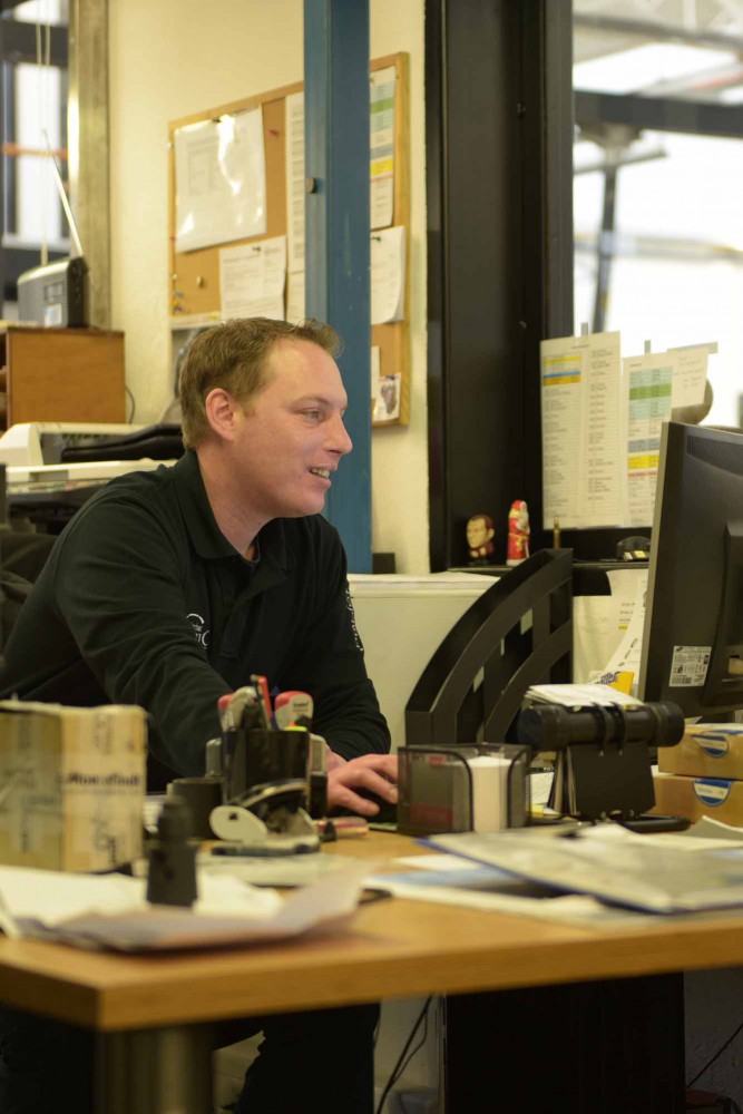 Ersatzteile und -Logistik